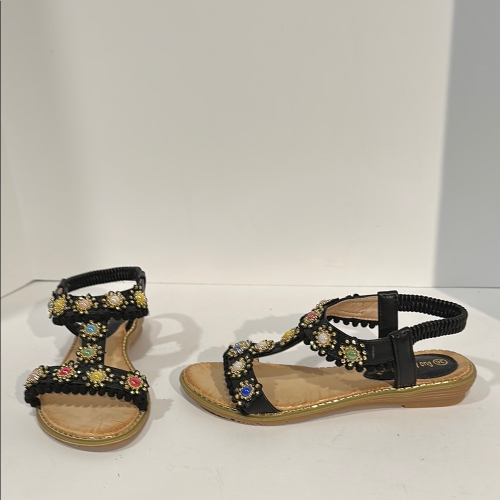 Duo Mei Zu Yuan Jeweled Sandals